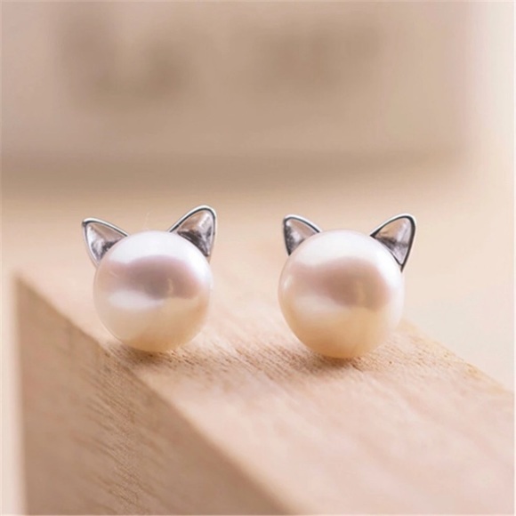 Other - Kitty Cat pearl post earrings NEW